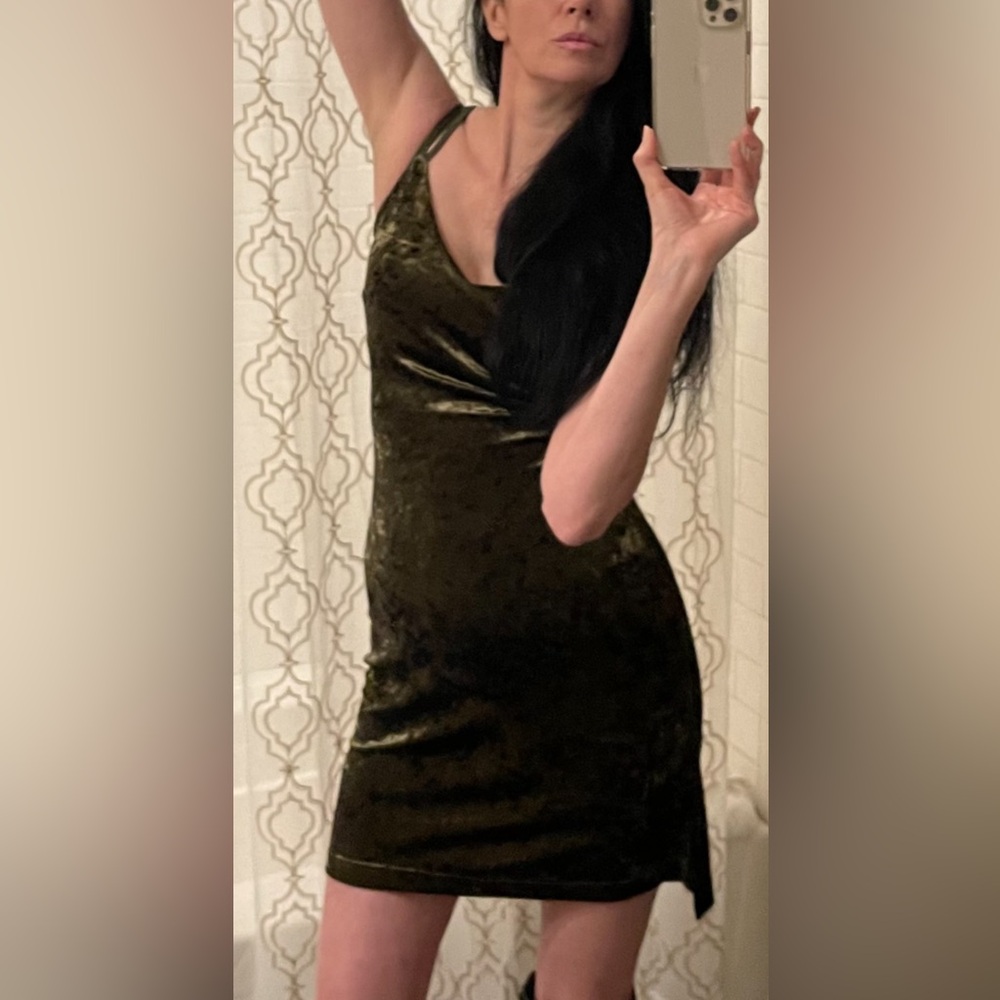 Elegant Velvet Mini Dress in Olive Green